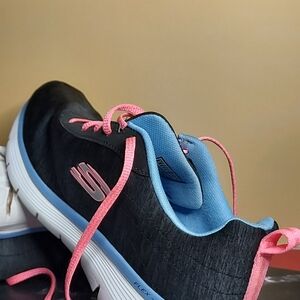 Skechers Women's Black and Pink Sneakers